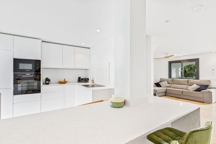 Image No.19-3 Bed Townhouse for sale