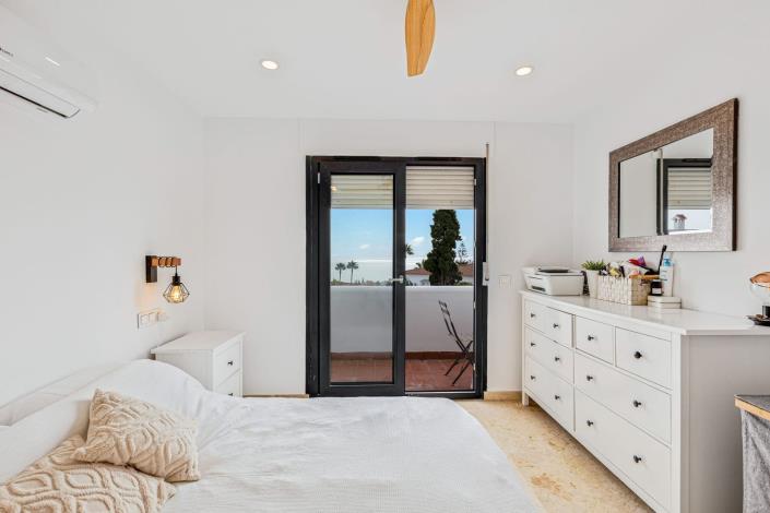 Image No.23-3 Bed Townhouse for sale