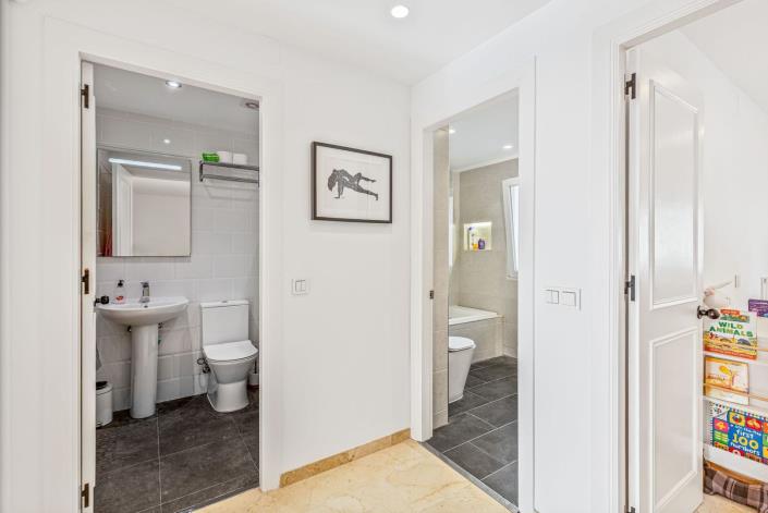 Image No.26-3 Bed Townhouse for sale