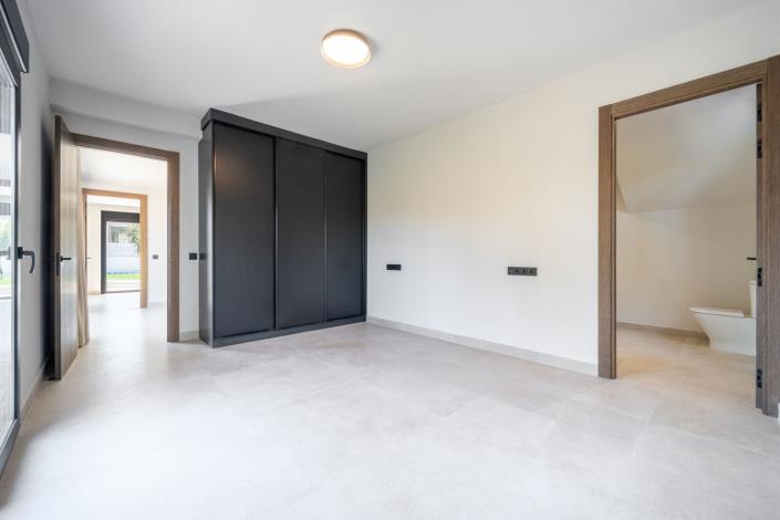 Image No.29-5 Bed Villa for sale