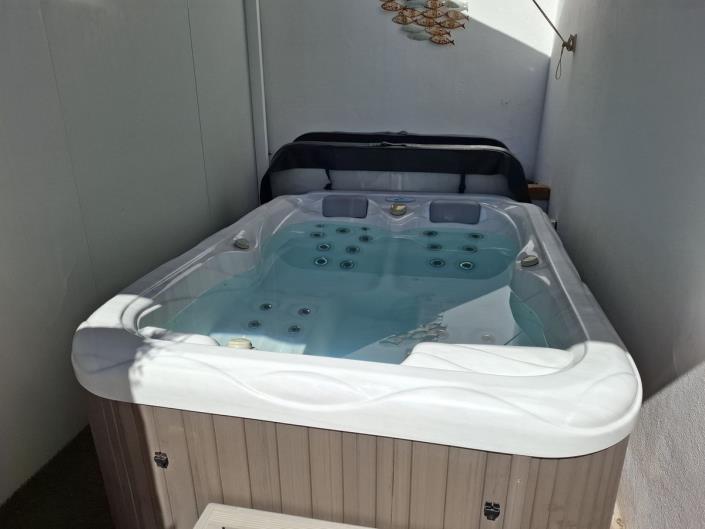 Image No.12-2 Bed Townhouse for sale