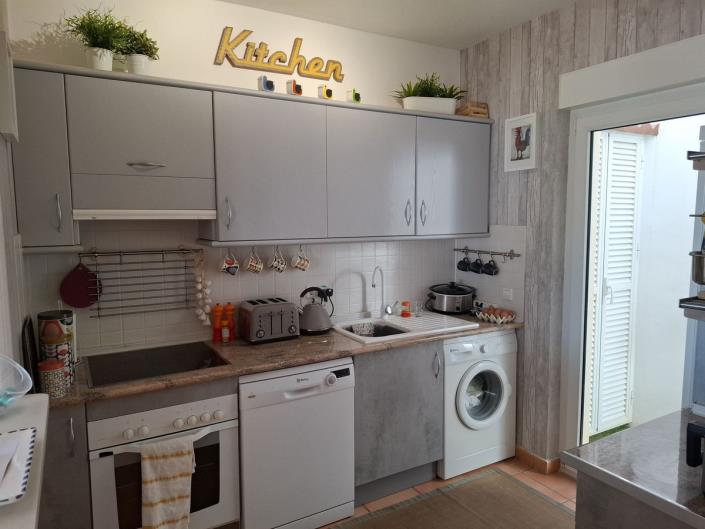 Image No.40-2 Bed Townhouse for sale