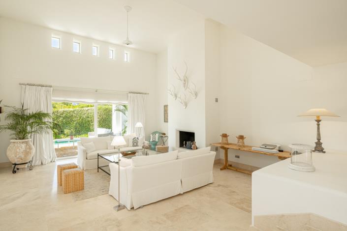 Image No.2-4 Bed Villa for sale