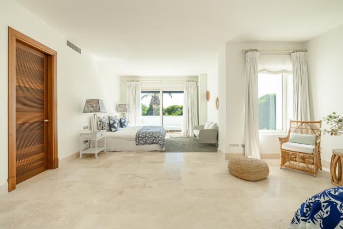 Image No.10-4 Bed Villa for sale