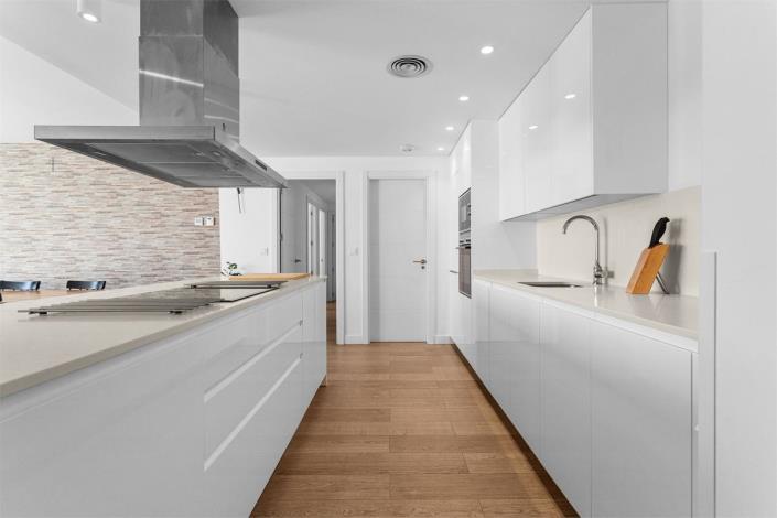 Image No.9-3 Bed Apartment for sale