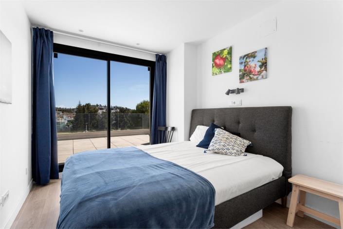 Image No.18-3 Bed Apartment for sale