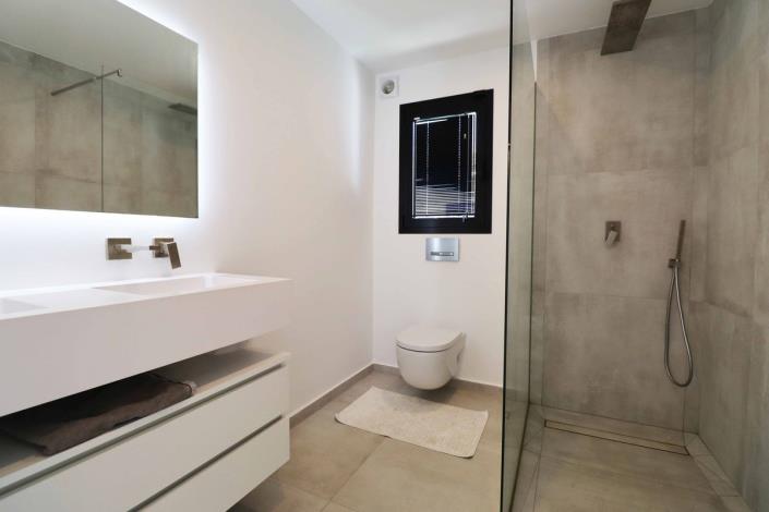 Image No.19-5 Bed Villa / Detached for sale