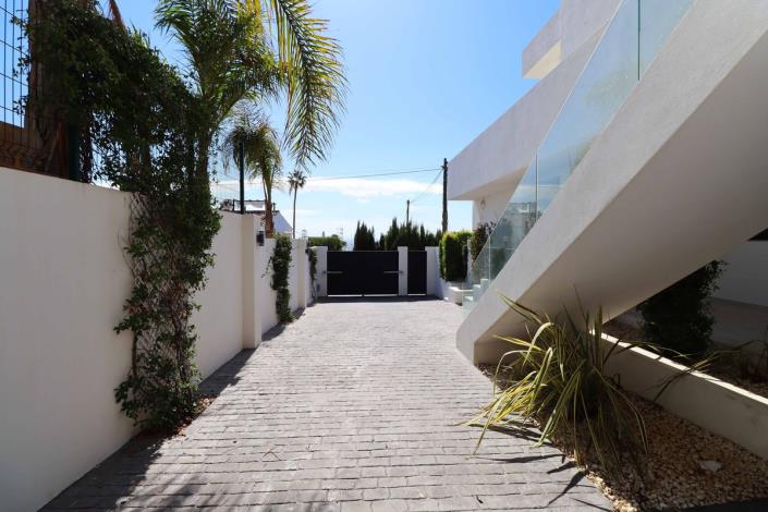 Image No.30-5 Bed Villa / Detached for sale