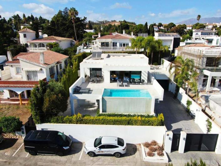 Image No.32-5 Bed Villa / Detached for sale