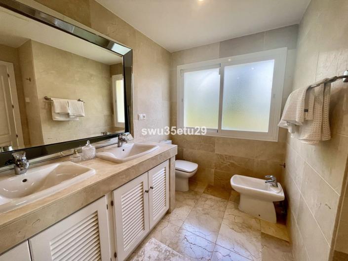 Image No.29-3 Bed Villa / Detached for sale