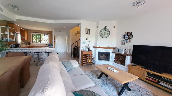 Image No.16-4 Bed Townhouse for sale