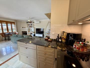 11-20939a0134ad724a8cb2a801094d15a4