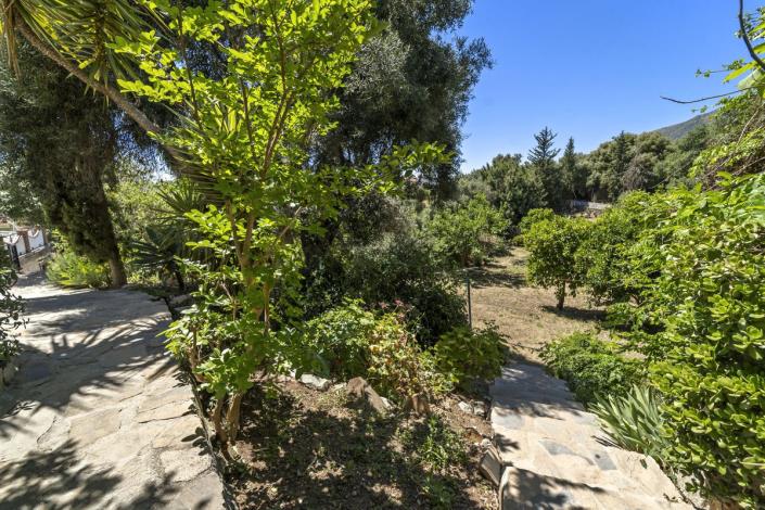 Image No.42-5 Bed Villa / Detached for sale