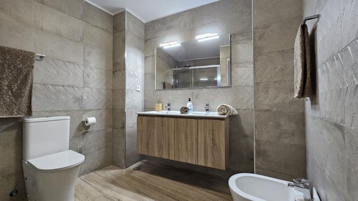 Image No.21-3 Bed Apartment for sale