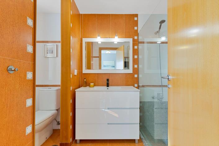 Image No.16-3 Bed Townhouse for sale