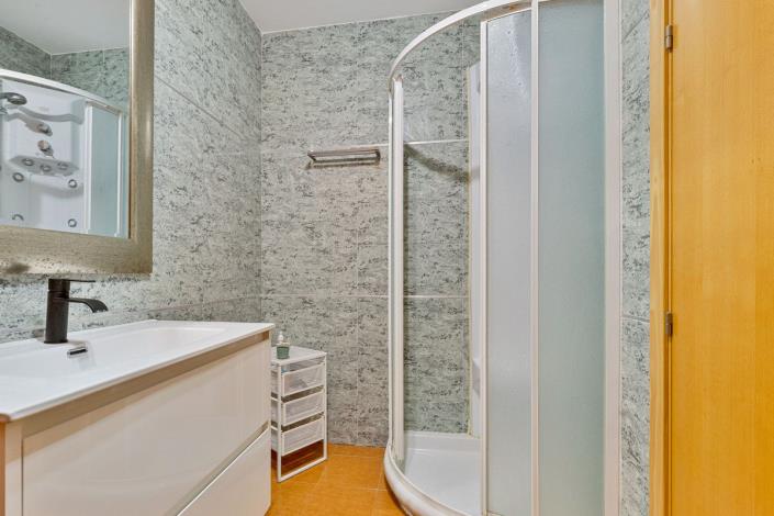 Image No.20-3 Bed Townhouse for sale