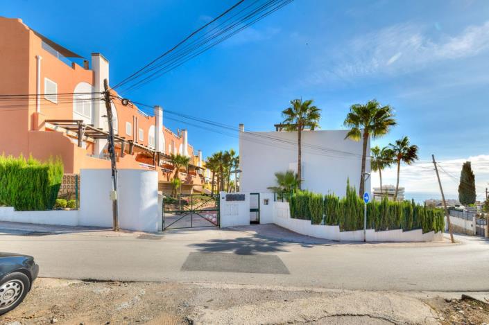 Image No.29-3 Bed Townhouse for sale