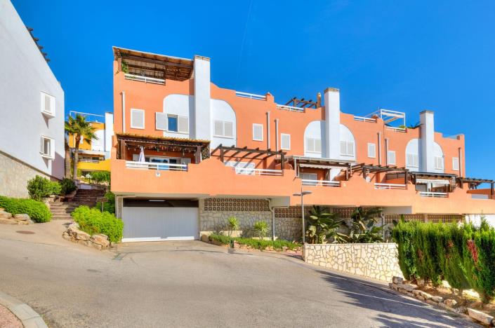 Image No.30-3 Bed Townhouse for sale