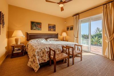 11-4d8aa6e612c0d8ce985b634e45aeea7a