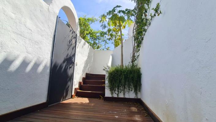 Image No.14-1 Bed Townhouse for sale