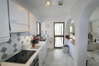 10-bb915d1cb19341576dcdc994b81ab9c5