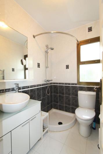 Image No.14-4 Bed Villa / Detached for sale