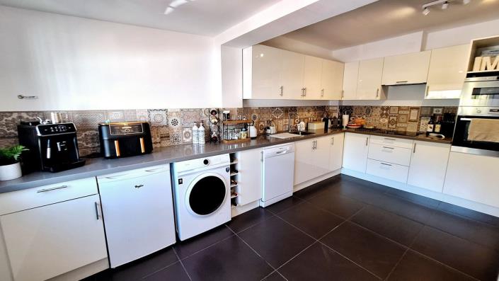 Image No.9-3 Bed Townhouse for sale