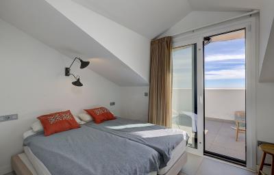 10-bb915d1cb19341576dcdc994b81ab9c5