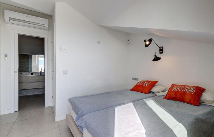 Image No.38-3 Bed Duplex for sale