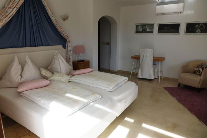 Image No.25-5 Bed Villa / Detached for sale