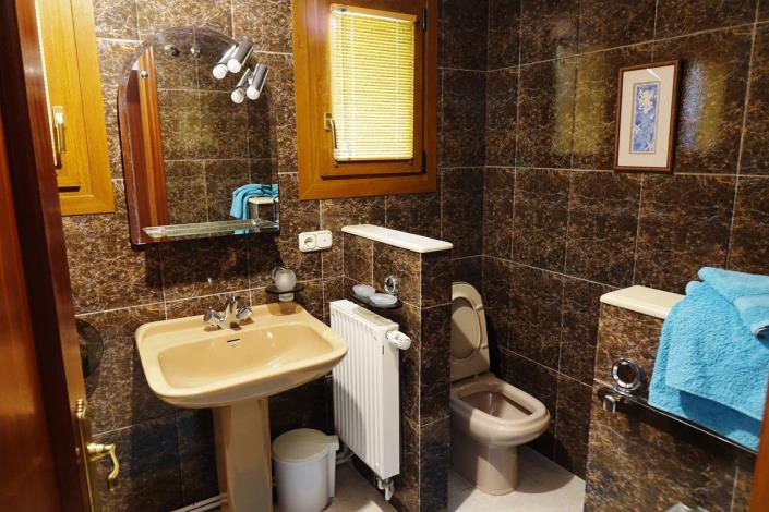 Image No.28-5 Bed Villa / Detached for sale