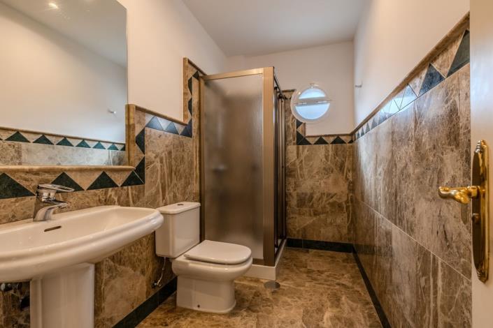 Image No.14-Maison / Villa de 4 chambres à vendre à San Roque