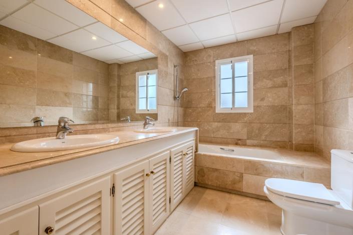 Image No.17-Maison / Villa de 4 chambres à vendre à San Roque