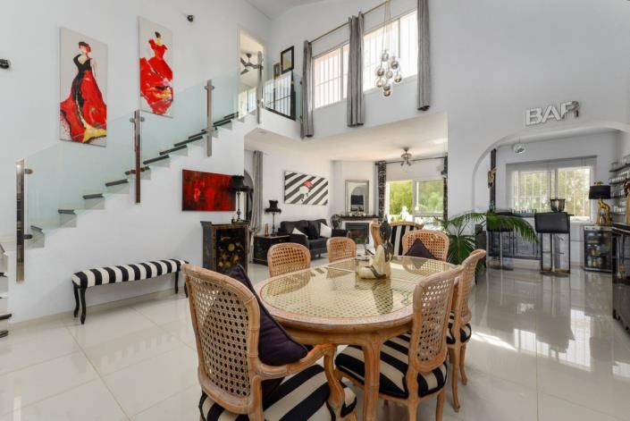 Image No.4-4 Bed Townhouse for sale