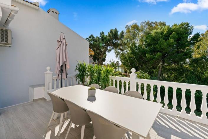 Image No.20-4 Bed Townhouse for sale