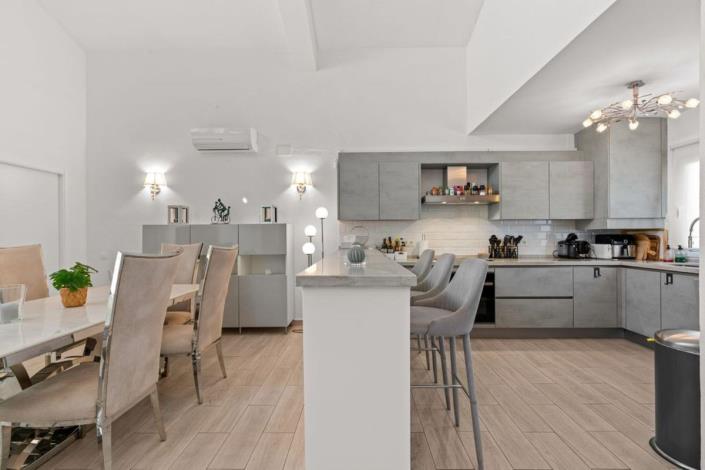 Image No.27-4 Bed Townhouse for sale