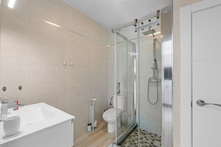 Image No.41-4 Bed Townhouse for sale