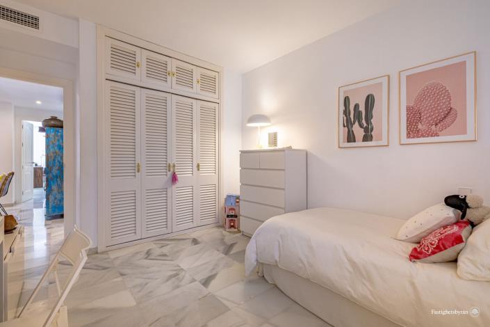 Image No.17-2 Bed Apartment for sale