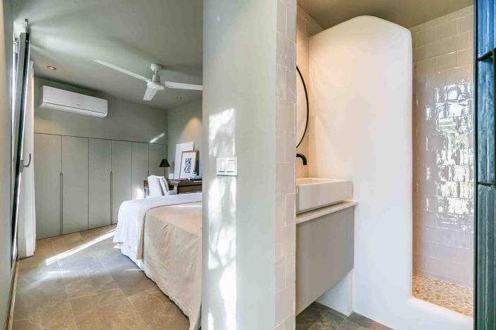 Image No.24-4 Bed Bungalow for sale