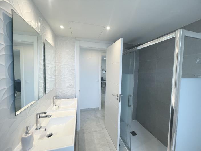 Image No.25-3 Bed Apartment for sale