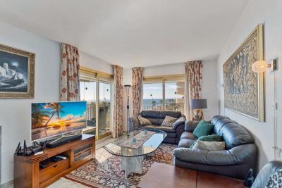 8-e64a9055bba3e77ac8aca3b893cdf826