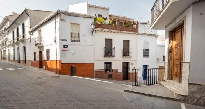 Image No.6-2 Bed Townhouse for sale