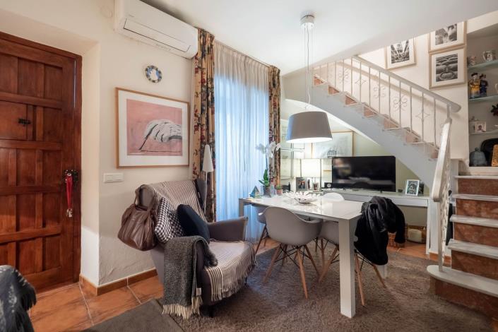 Image No.8-2 Bed Townhouse for sale