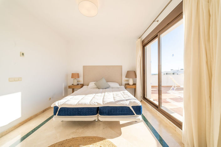 Image No.18-3 Bed Apartment for sale