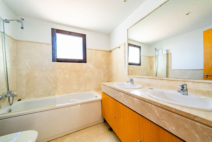 Image No.21-3 Bed Apartment for sale