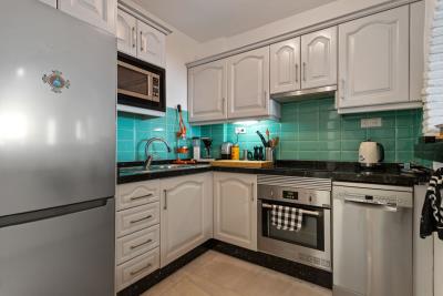 11-20939a0134ad724a8cb2a801094d15a4