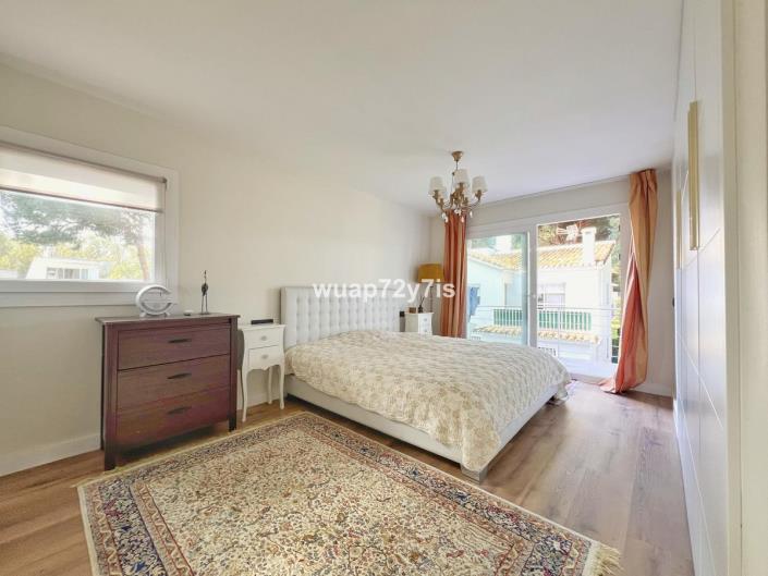 Image No.16-2 Bed Semi-Detached for sale