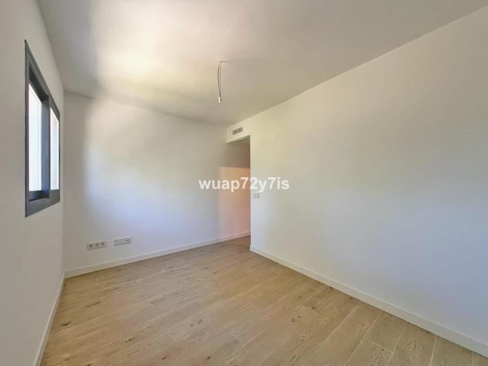 Image No.18-3 Bed Apartment for sale