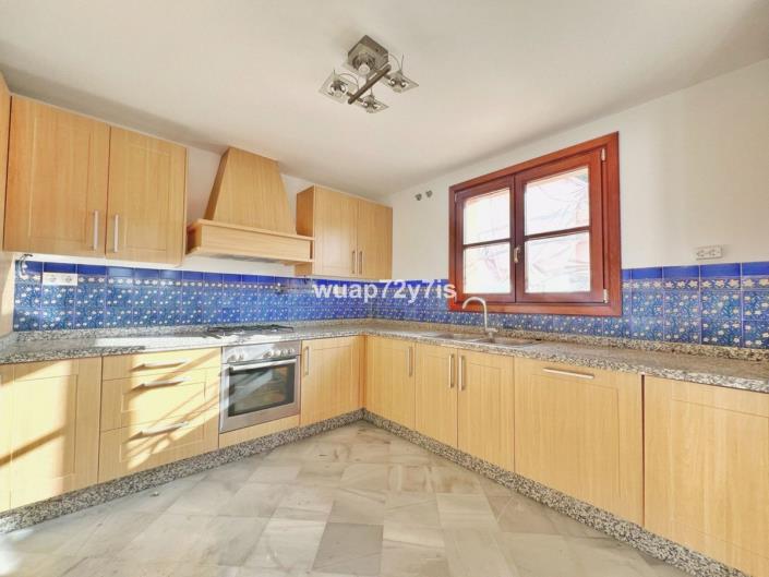 Image No.18-3 Bed Semi-Detached for sale