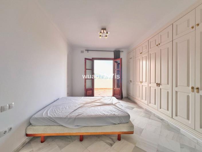 Image No.26-3 Bed Semi-Detached for sale